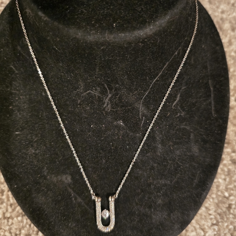 Elegant Silver Necklace with Gemstone Pendant